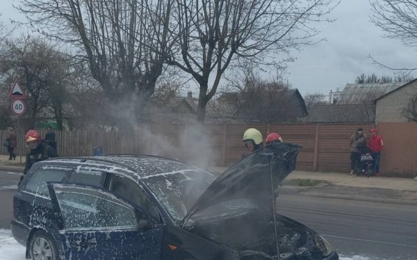 Автомобиль загорелся в Барановичах Автомобиль загорелся в Барановичах