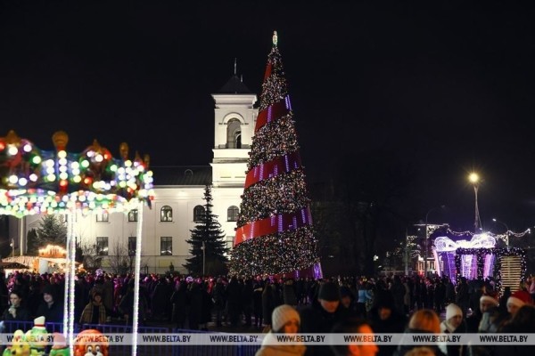 Как прошла новогодняя ночь в Бресте. Фоторепортаж Как прошла новогодняя ночь в Бресте. Фоторепортаж