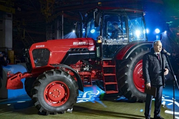 Юбилейные «Беларусы» как вехи истории – что мы знаем об этих тракторах Юбилейные «Беларусы» как вехи истории – что мы знаем об этих тракторах