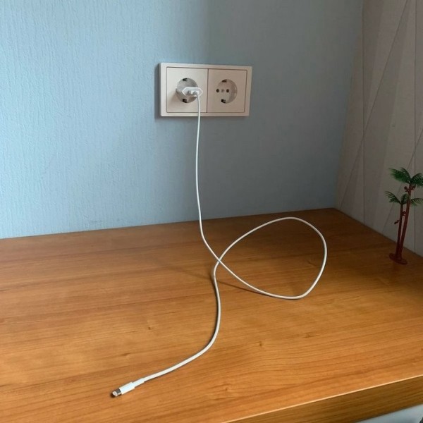 Можно ли оставлять зарядку в розетке? Можно ли оставлять зарядку в розетке?