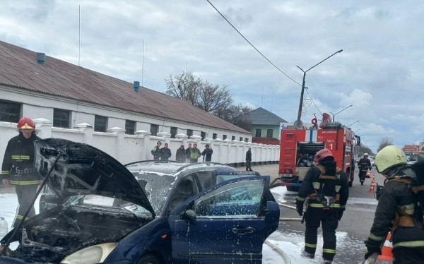 Автомобиль загорелся в Барановичах Автомобиль загорелся в Барановичах