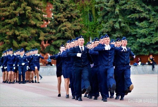 Читатель: Городской смотр строя и песни в Брестской крепости - https://onlinebrest.by/publikacii/chitatel-gorodskoy-smotr-stroya-i-pesni-v-brestskoy-kreposti.html
Читатель: Городской смотр строя и песни в Брестской крепости - https://onlinebrest.by/publikacii/chitatel-gorodskoy-smotr-stroya-i-pesni-v-brestskoy-kreposti.html