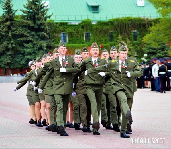Читатель: Городской смотр строя и песни в Брестской крепости - https://onlinebrest.by/publikacii/chitatel-gorodskoy-smotr-stroya-i-pesni-v-brestskoy-kreposti.html
Читатель: Городской смотр строя и песни в Брестской крепости - https://onlinebrest.by/publikacii/chitatel-gorodskoy-smotr-stroya-i-pesni-v-brestskoy-kreposti.html