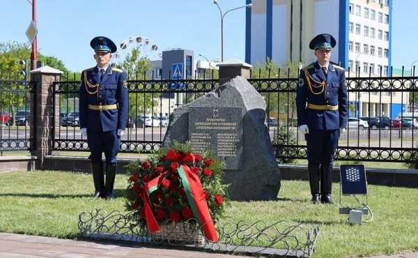 Памятный знак погибшим в годы войны прокурорам открыли в Бресте Памятный знак погибшим в годы войны прокурорам открыли в Бресте