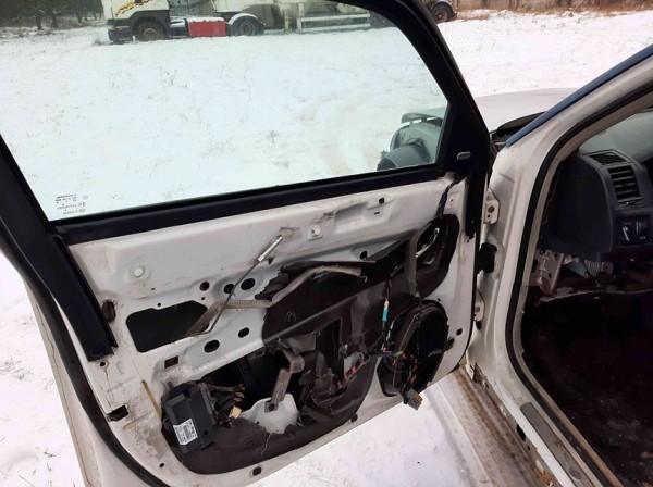 МВД продаёт ржавый Chrysler 300С, сделав уценку. Сколько было, а сколько стало? МВД продаёт ржавый Chrysler 300С, сделав уценку. Сколько было, а сколько стало?