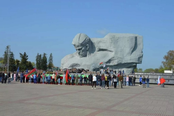 Более 200 машин приняли участие в автопробеге к 9 мая в Бресте Более 200 машин приняли участие в автопробеге к 9 мая в Бресте