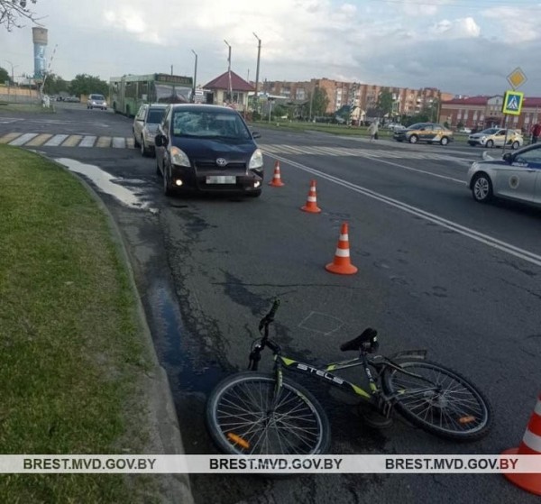 В Пинске водитель сбил 14-летнего велосипедиста В Пинске водитель сбил 14-летнего велосипедиста