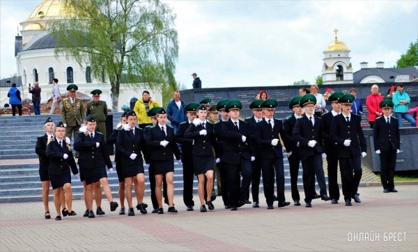 Читатель: Городской смотр строя и песни в Брестской крепости - https://onlinebrest.by/publikacii/chitatel-gorodskoy-smotr-stroya-i-pesni-v-brestskoy-kreposti.html
Читатель: Городской смотр строя и песни в Брестской крепости - https://onlinebrest.by/publikacii/chitatel-gorodskoy-smotr-stroya-i-pesni-v-brestskoy-kreposti.html