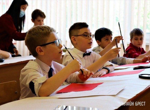 Читатель: Мастер-класс по китайскому письму в Центре изучения китайского языка и культуры средней школы № 28 г. Бреста
Читатель: Мастер-класс по китайскому письму в Центре изучения китайского языка и культуры средней школы № 28 г. Бреста