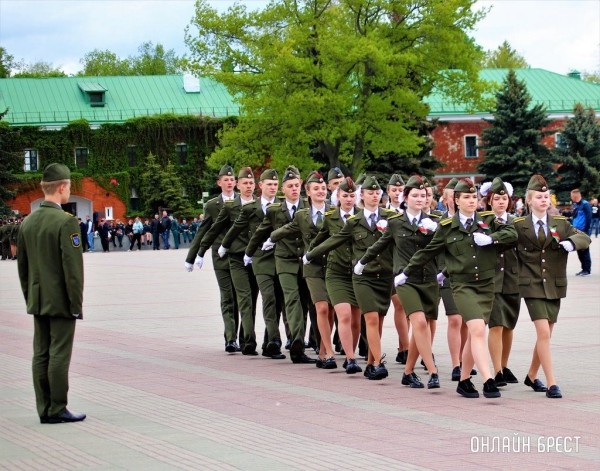 Читатель: Городской смотр строя и песни в Брестской крепости - https://onlinebrest.by/publikacii/chitatel-gorodskoy-smotr-stroya-i-pesni-v-brestskoy-kreposti.html
Читатель: Городской смотр строя и песни в Брестской крепости - https://onlinebrest.by/publikacii/chitatel-gorodskoy-smotr-stroya-i-pesni-v-brestskoy-kreposti.html