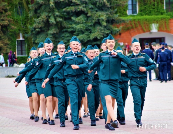 Читатель: Городской смотр строя и песни в Брестской крепости - https://onlinebrest.by/publikacii/chitatel-gorodskoy-smotr-stroya-i-pesni-v-brestskoy-kreposti.html
Читатель: Городской смотр строя и песни в Брестской крепости - https://onlinebrest.by/publikacii/chitatel-gorodskoy-smotr-stroya-i-pesni-v-brestskoy-kreposti.html