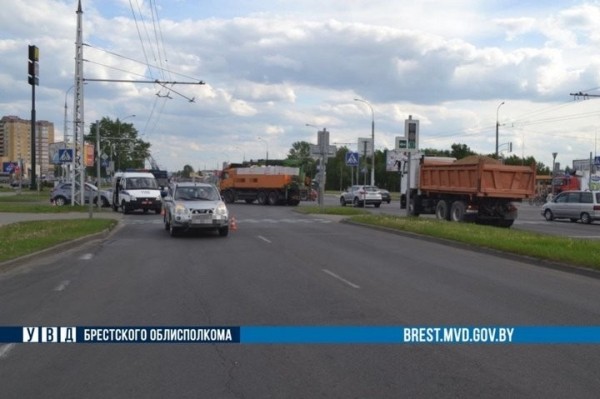 Машина сбила велосипедиста. Стали известны некоторые подробности ДТП в Бресте Машина сбила велосипедиста. Стали известны некоторые подробности ДТП в Бресте