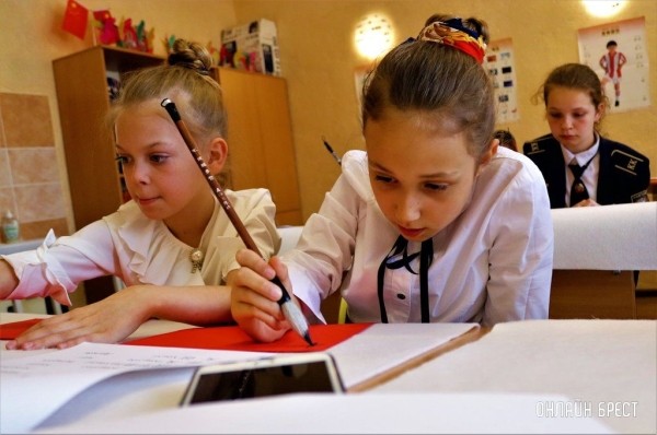 Читатель: Мастер-класс по китайскому письму в Центре изучения китайского языка и культуры средней школы № 28 г. Бреста
Читатель: Мастер-класс по китайскому письму в Центре изучения китайского языка и культуры средней школы № 28 г. Бреста