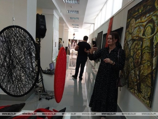 Лучшие работы белорусских художников-концептуалистов презентовали в Бресте Лучшие работы белорусских художников-концептуалистов презентовали в Бресте