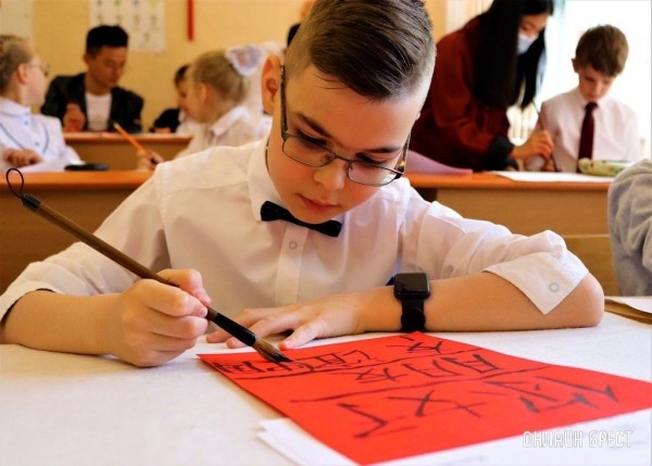 Читатель: Мастер-класс по китайскому письму в Центре изучения китайского языка и культуры средней школы № 28 г. Бреста
Читатель: Мастер-класс по китайскому письму в Центре изучения китайского языка и культуры средней школы № 28 г. Бреста