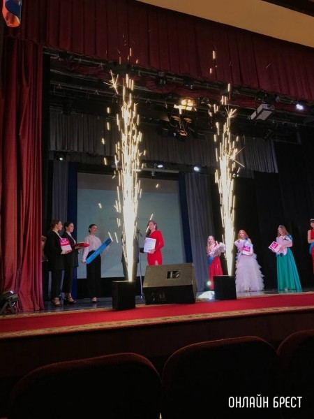 Самой обаятельной железнодорожницей страны стала девушка из Бреста Самой обаятельной железнодорожницей страны стала девушка из Бреста