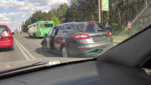 Автобус с пассажирами попал в аварию в Пинске