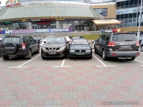 Парковка на два места: почему некоторые водители так поступают? Парковка на два места: почему некоторые водители так поступают?