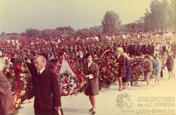 День открытия Мемориального комплекса «Брестская крепость-герой». Фото и подробности День открытия Мемориального комплекса «Брестская крепость-герой». Фото и подробности