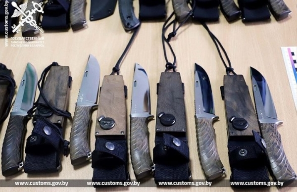 Брестские таможенники пресекли незаконный ввоз партии охотничьих ножей Брестские таможенники пресекли незаконный ввоз партии охотничьих ножей