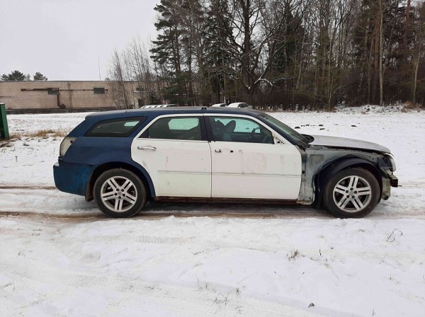 МВД продаёт ржавый Chrysler 300С, сделав уценку. Сколько было, а сколько стало? МВД продаёт ржавый Chrysler 300С, сделав уценку. Сколько было, а сколько стало?