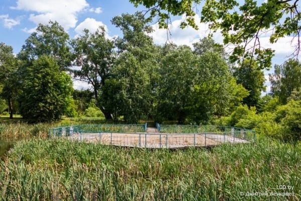 В Брестской области за 30 тысяч долларов продают панский дом с прудами В Брестской области за 30 тысяч долларов продают панский дом с прудами