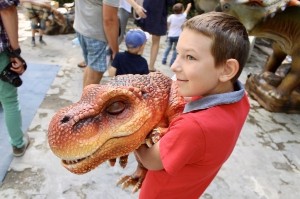 НАШЕСТВИЕ ДИНОЗАВРОВ уже в Бресте! Большой парк «Динолэнд» приглашает детей и их родителей за отличным настроением