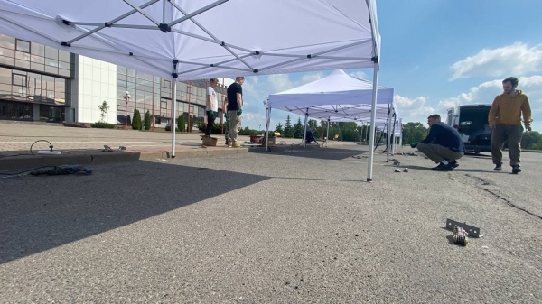 Брест. На площадке у Легкоатлетического манежа идёт подготовка к выставке-ярмарке «Садовый Маркет» Брест. На площадке у Легкоатлетического манежа идёт подготовка к выставке-ярмарке «Садовый Маркет»