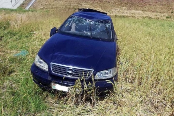 На М1 под Кобрином перевернулась машина, но никто не пострадал — спасли ремни безопасности На М1 под Кобрином перевернулась машина, но никто не пострадал — спасли ремни безопасности
