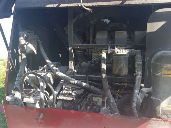 В Ивацевичском районе огнем поврежден кормоуборочный комбайн В Ивацевичском районе огнем поврежден кормоуборочный комбайн