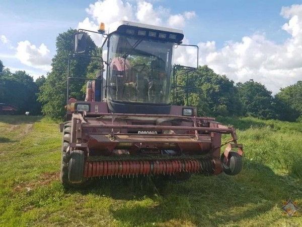 В Ивацевичском районе огнем поврежден кормоуборочный комбайн В Ивацевичском районе огнем поврежден кормоуборочный комбайн
