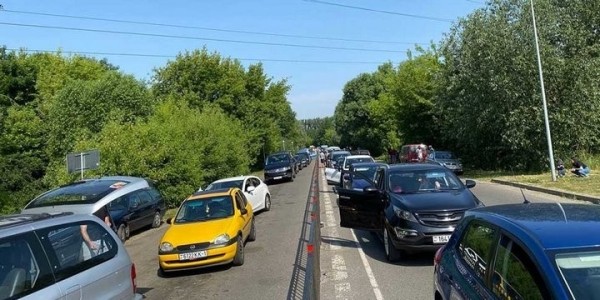 ГПК про очередь на Варшавке в Бресте: «Все зависит от сопредельной стороны». Автомобилисты говорят, ситуация не улучшилась ГПК про очередь на Варшавке в Бресте: «Все зависит от сопредельной стороны». Автомобилисты говорят, ситуация не улучшилась