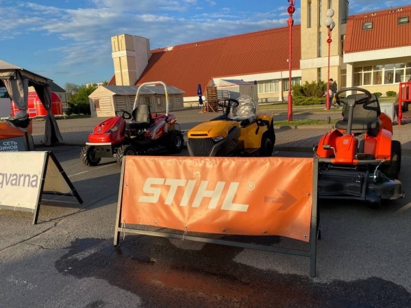 Брест. На площадке у Легкоатлетического манежа идёт подготовка к выставке-ярмарке «Садовый Маркет» Брест. На площадке у Легкоатлетического манежа идёт подготовка к выставке-ярмарке «Садовый Маркет»