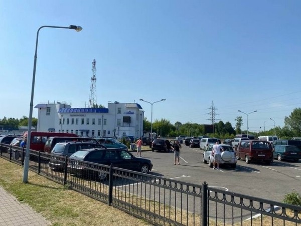 Еще большая дичь. Белорусы не могут попасть в Польшу &mdash; стоят уже 20 часов