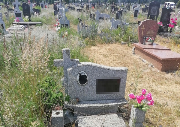 Читатель: Брест, Плоска. Что случилось с фотографиями на памятниках? Завелись вандалы или?
Читатель: Брест, Плоска. Что случилось с фотографиями на памятниках? Завелись вандалы или?