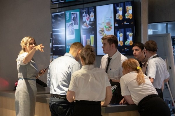 McDonald's в России переименовали во «Вкусно и точка» McDonald's в России переименовали во «Вкусно и точка»