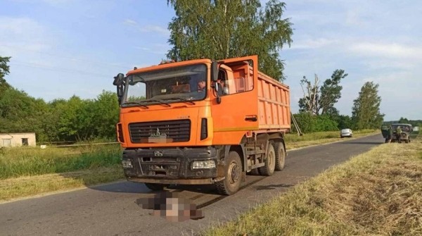 Грузовик насмерть сбил женщину в Ганцевичском районе Грузовик насмерть сбил женщину в Ганцевичском районе