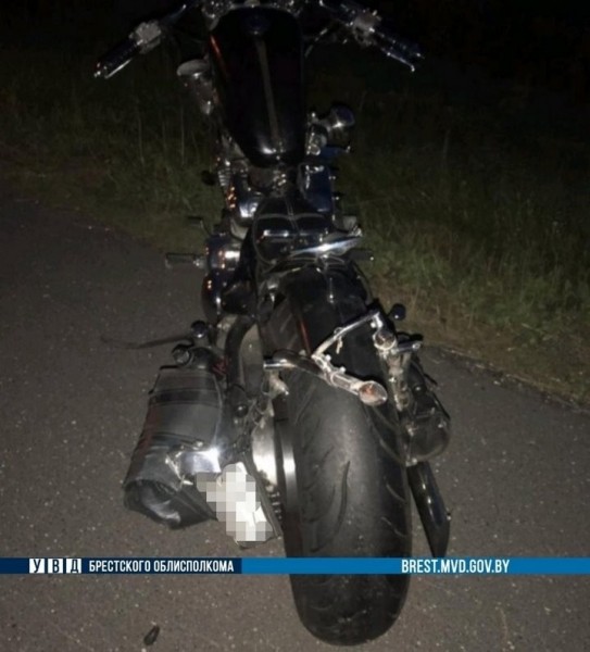 Байкер упал на проезжую часть на трассе М1 в Брестской области