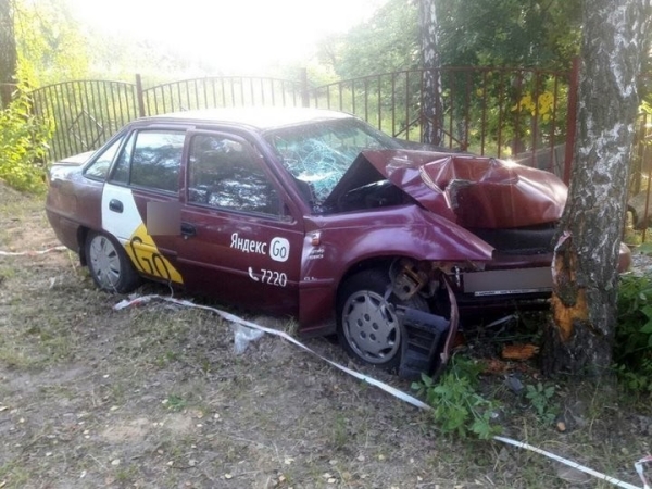 Таксист дал порулить 18-летнему пассажиру. Получилось не очень Таксист дал порулить 18-летнему пассажиру. Получилось не очень