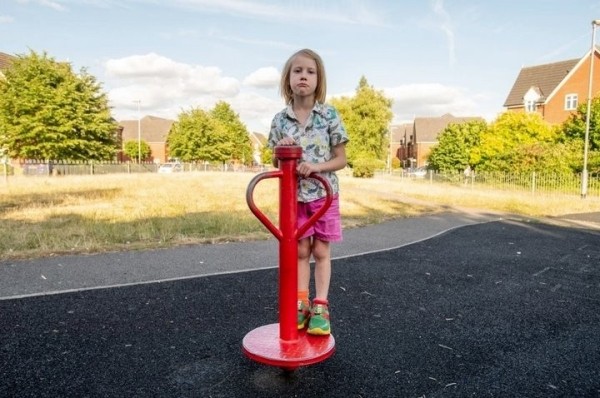 В Британии показали худшую детскую площадку страны. Родители в шоке В Британии показали худшую детскую площадку страны. Родители в шоке