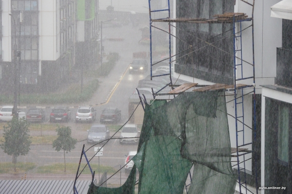 Залитые улицы. Стихия в Минске разыгралась не на шутку Залитые улицы. Стихия в Минске разыгралась не на шутку