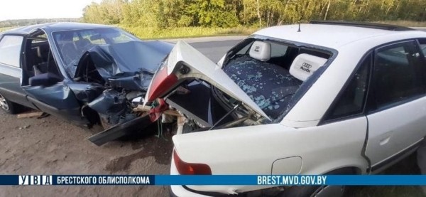 От автомобиля отсоединился прицеп. Серьёзное ДТП произошло в Бресте От автомобиля отсоединился прицеп. Серьёзное ДТП произошло в Бресте