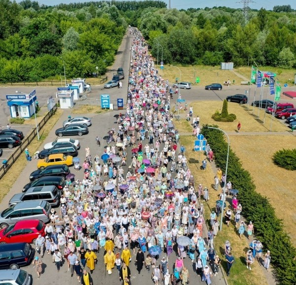 Сегодня в Бресте прошёл Крестный ход к мужскому монастырю
Сегодня в Бресте прошёл Крестный ход к мужскому монастырю