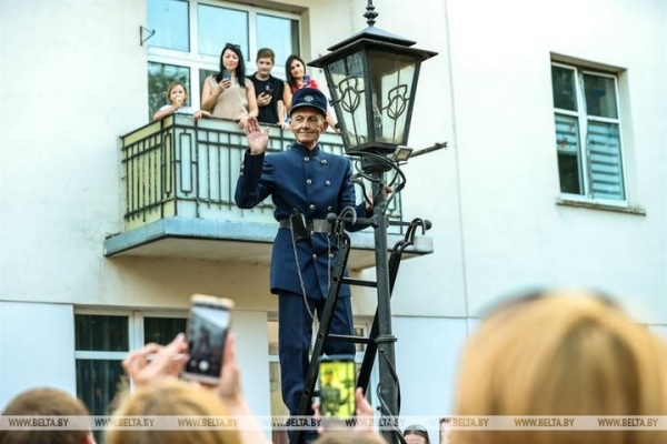Брестский фонарщик с начала возрождения традиции лишь дважды не заступал на свой пост. Интервью Брестский фонарщик с начала возрождения традиции лишь дважды не заступал на свой пост. Интервью