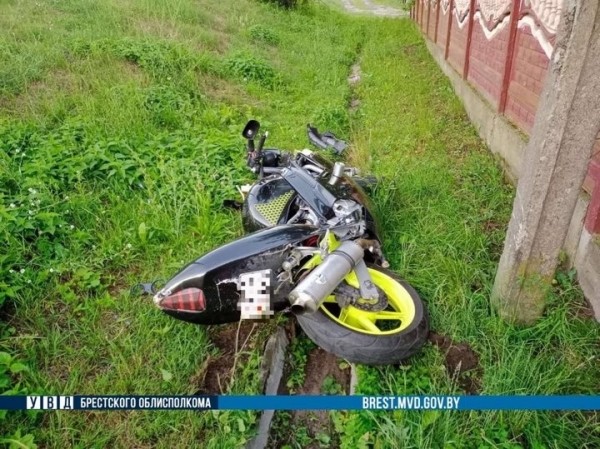 В Каменецком районе погиб молодой мотоциклист В Каменецком районе погиб молодой мотоциклист