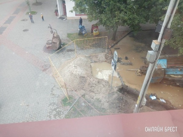 Читатель: Сегодня по Советской в Бресте «бежала» вода
Читатель: Сегодня по Советской в Бресте «бежала» вода