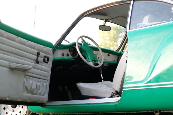 Porsche для домохозяек. Белорус рассказал о 48-летнем Volkswagen Karmann-Ghia Porsche для домохозяек. Белорус рассказал о 48-летнем Volkswagen Karmann-Ghia