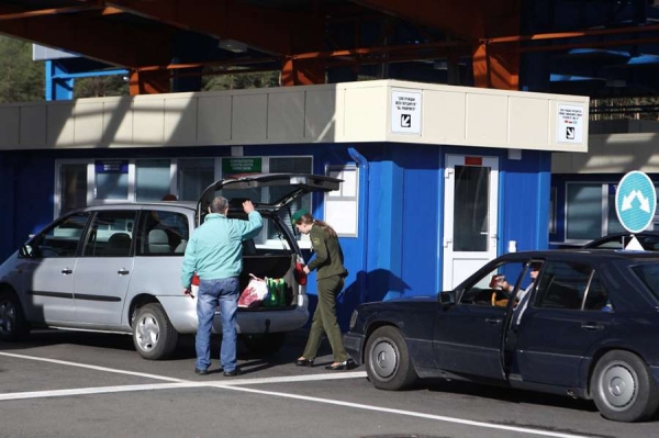 Поляк пытался дать взятку брестскому таможеннику в «Козловичах» Поляк пытался дать взятку брестскому таможеннику в «Козловичах»