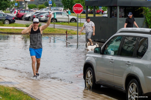 Залитые улицы. Стихия в Минске разыгралась не на шутку Залитые улицы. Стихия в Минске разыгралась не на шутку