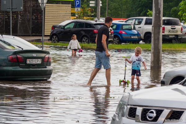 Залитые улицы. Стихия в Минске разыгралась не на шутку Залитые улицы. Стихия в Минске разыгралась не на шутку